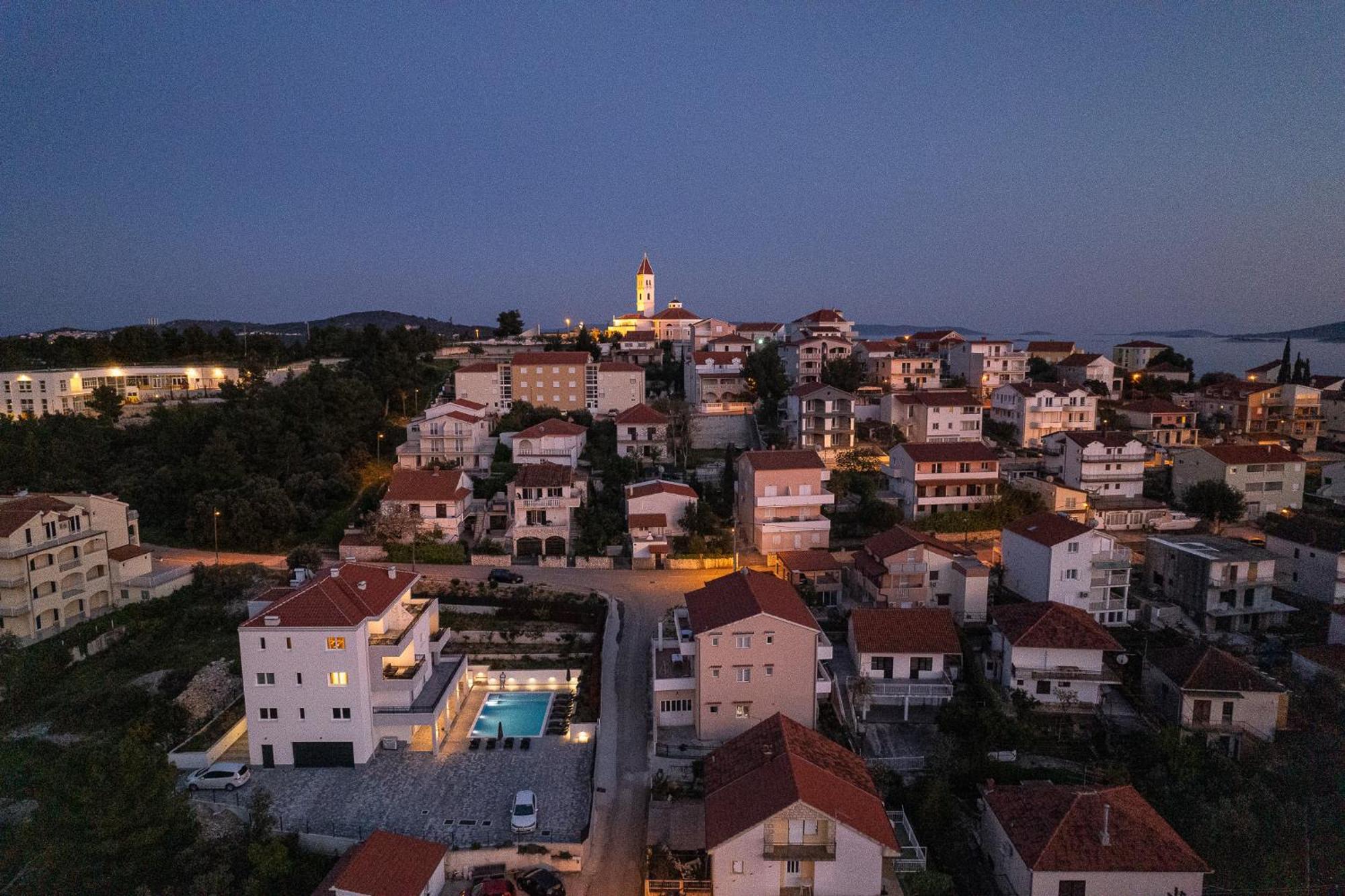 Villa Barbara & Zoran With Free Parking And Heated Swimming Pool Сегет-Враница Экстерьер фото