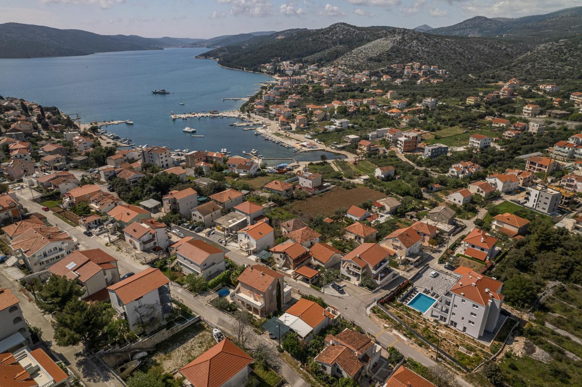 Villa Barbara & Zoran With Free Parking And Heated Swimming Pool Сегет-Враница Экстерьер фото