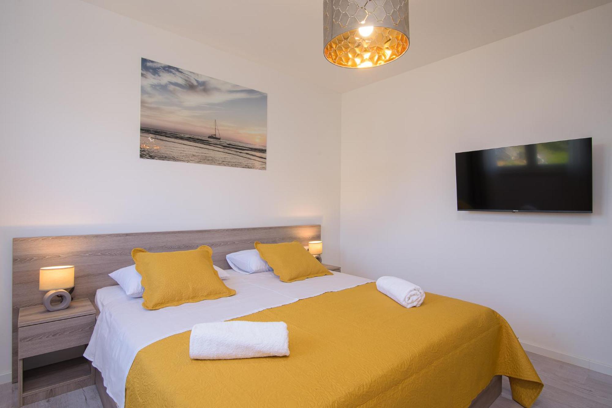 Villa Barbara & Zoran With Free Parking And Heated Swimming Pool Сегет-Враница Экстерьер фото
