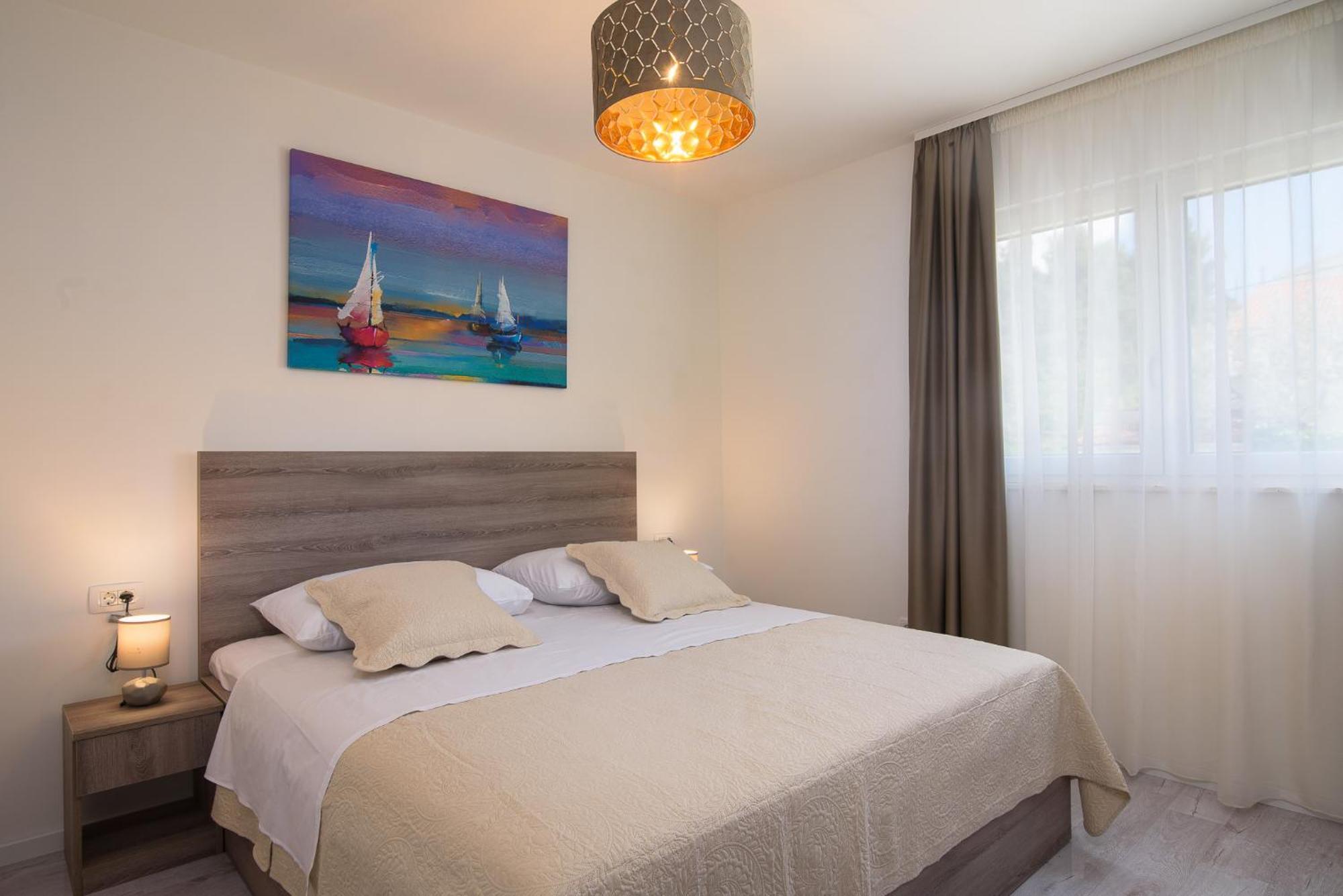 Villa Barbara & Zoran With Free Parking And Heated Swimming Pool Сегет-Враница Экстерьер фото
