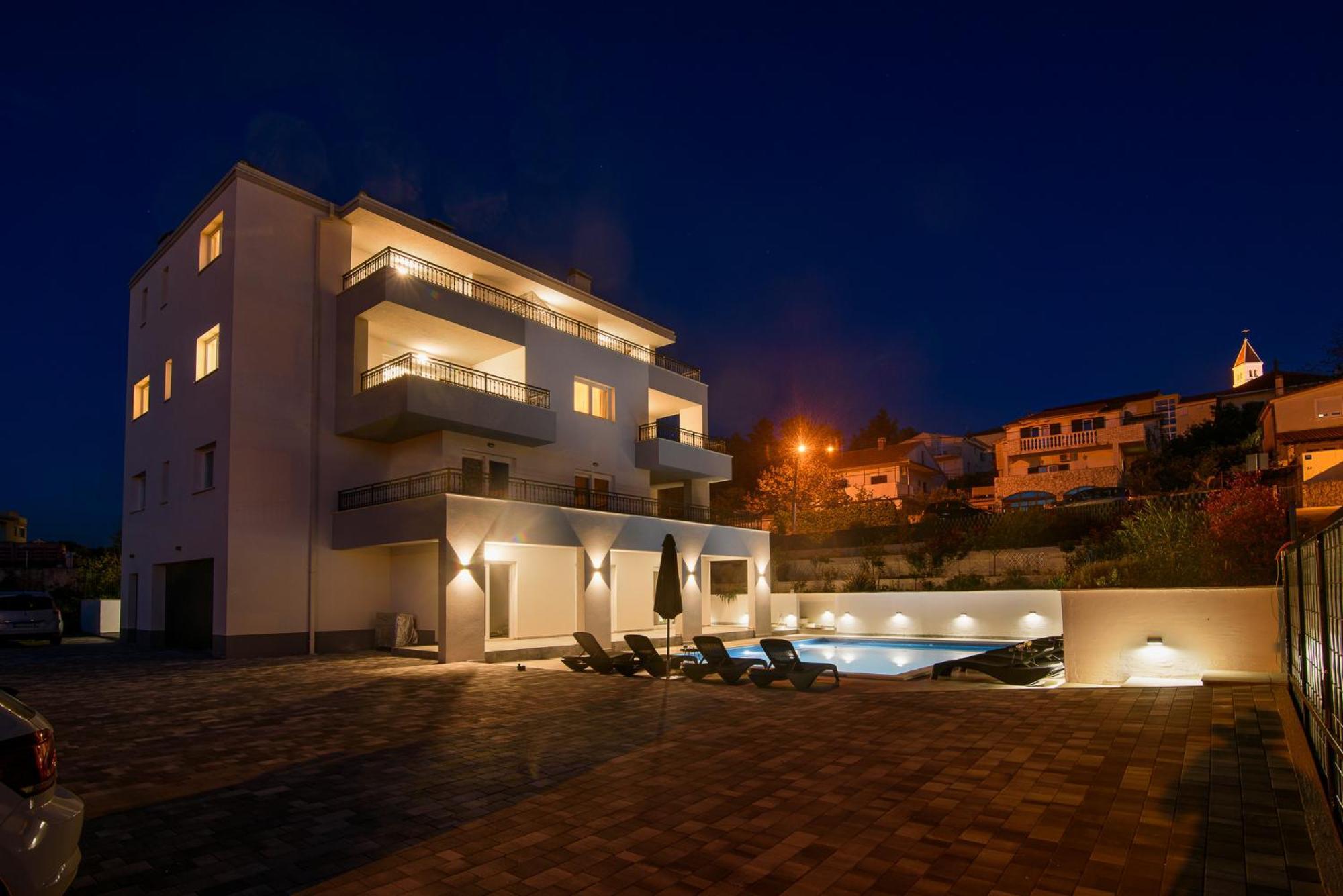 Villa Barbara & Zoran With Free Parking And Heated Swimming Pool Сегет-Враница Экстерьер фото