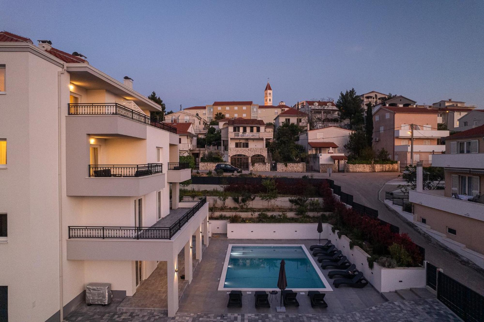 Villa Barbara & Zoran With Free Parking And Heated Swimming Pool Сегет-Враница Экстерьер фото