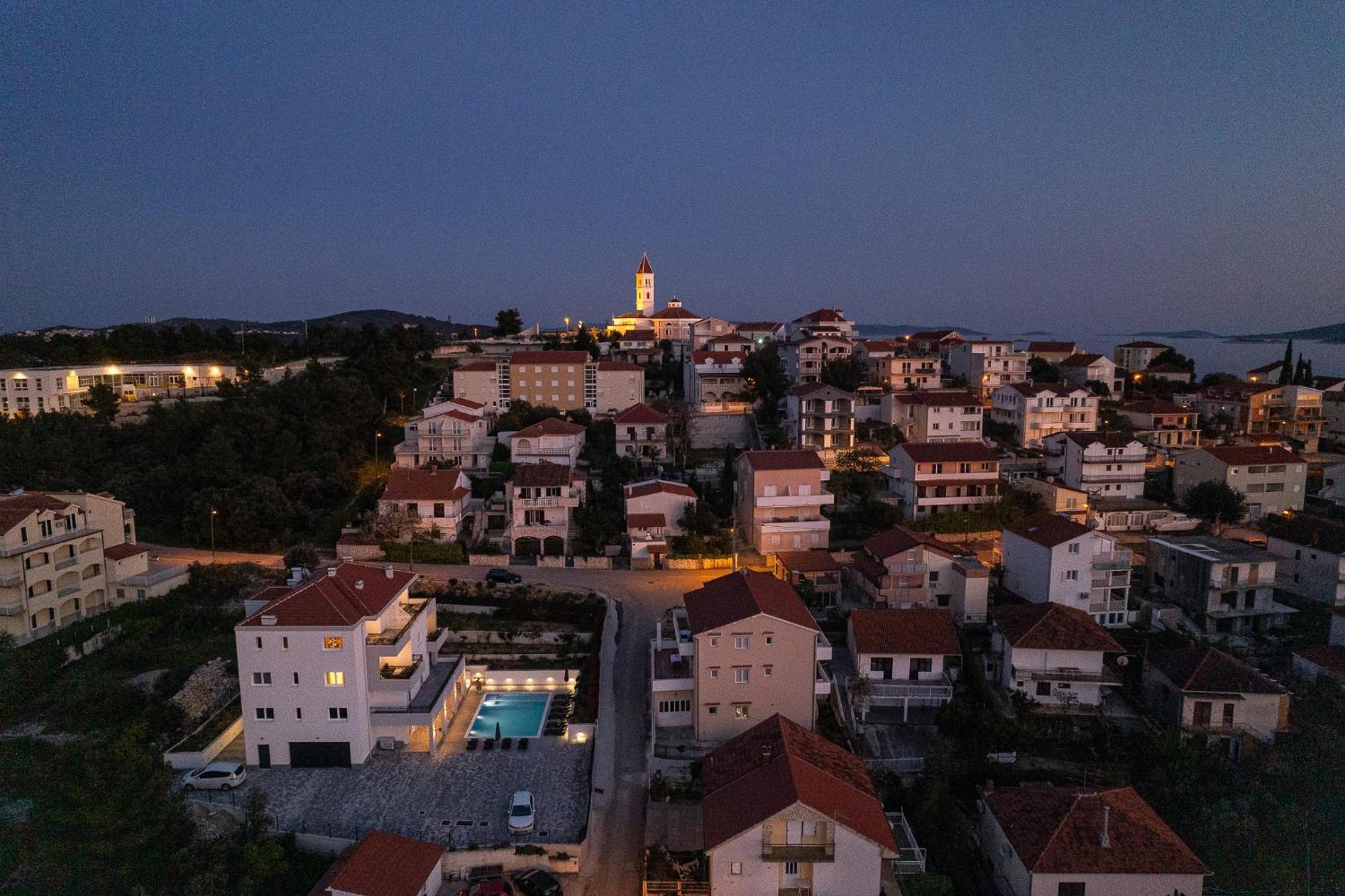 Villa Barbara & Zoran With Free Parking And Heated Swimming Pool Сегет-Враница Экстерьер фото