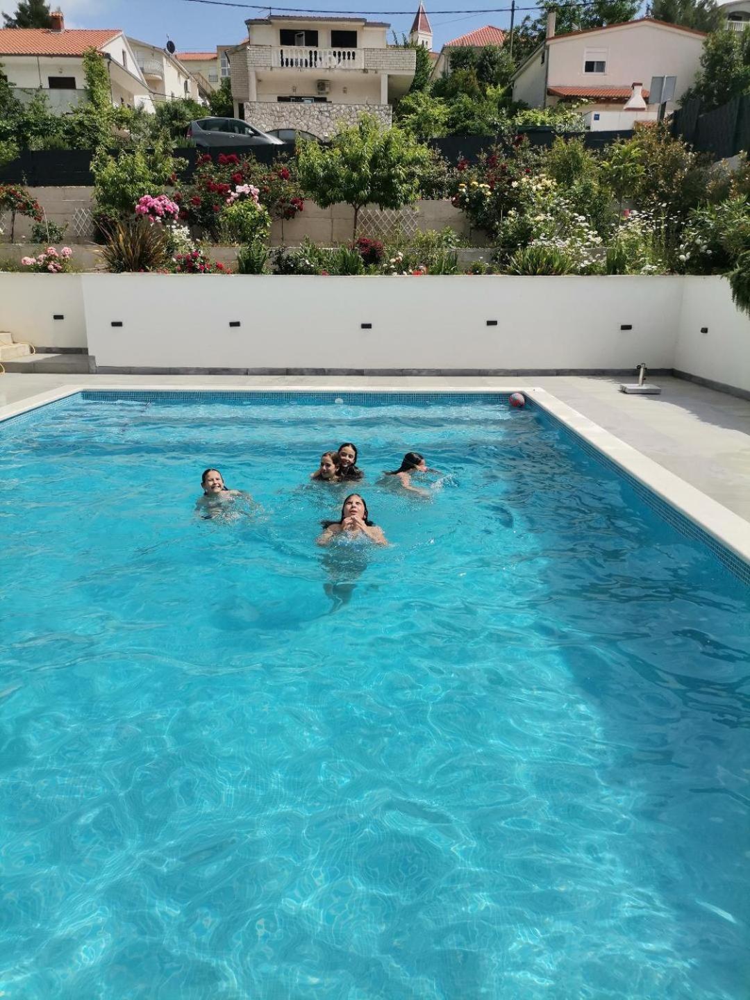 Villa Barbara & Zoran With Free Parking And Heated Swimming Pool Сегет-Враница Экстерьер фото